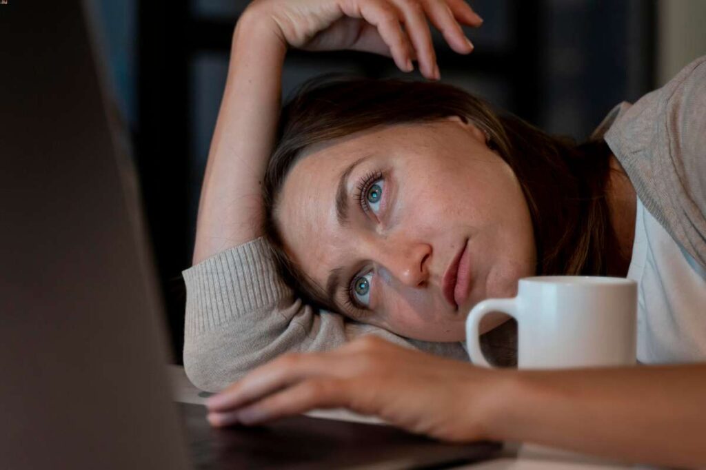 Bezsenność – jakie są najczęstsze przyczyny zakłóconego rytmu snu?