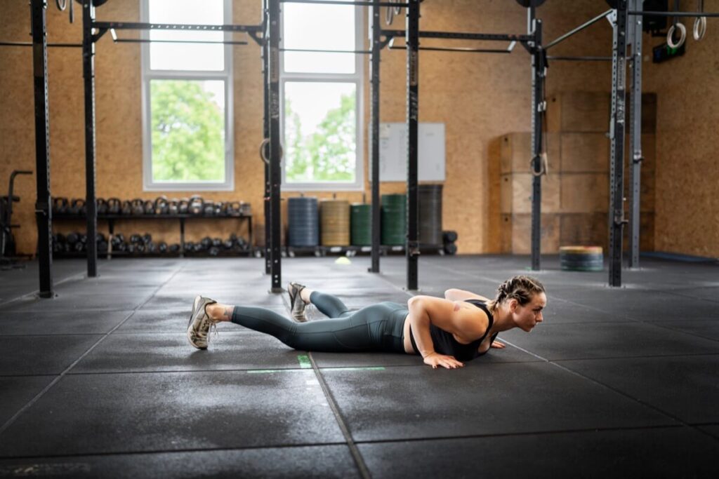 Padnij-powstań – ćwiczenie 1 na poprawę kondycji (burpees)